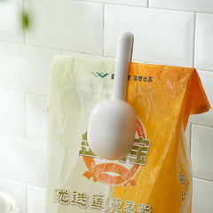 Random Color Plastic Kitchen Shovel Bucket-Shaped Spon With Bag Seal Clip